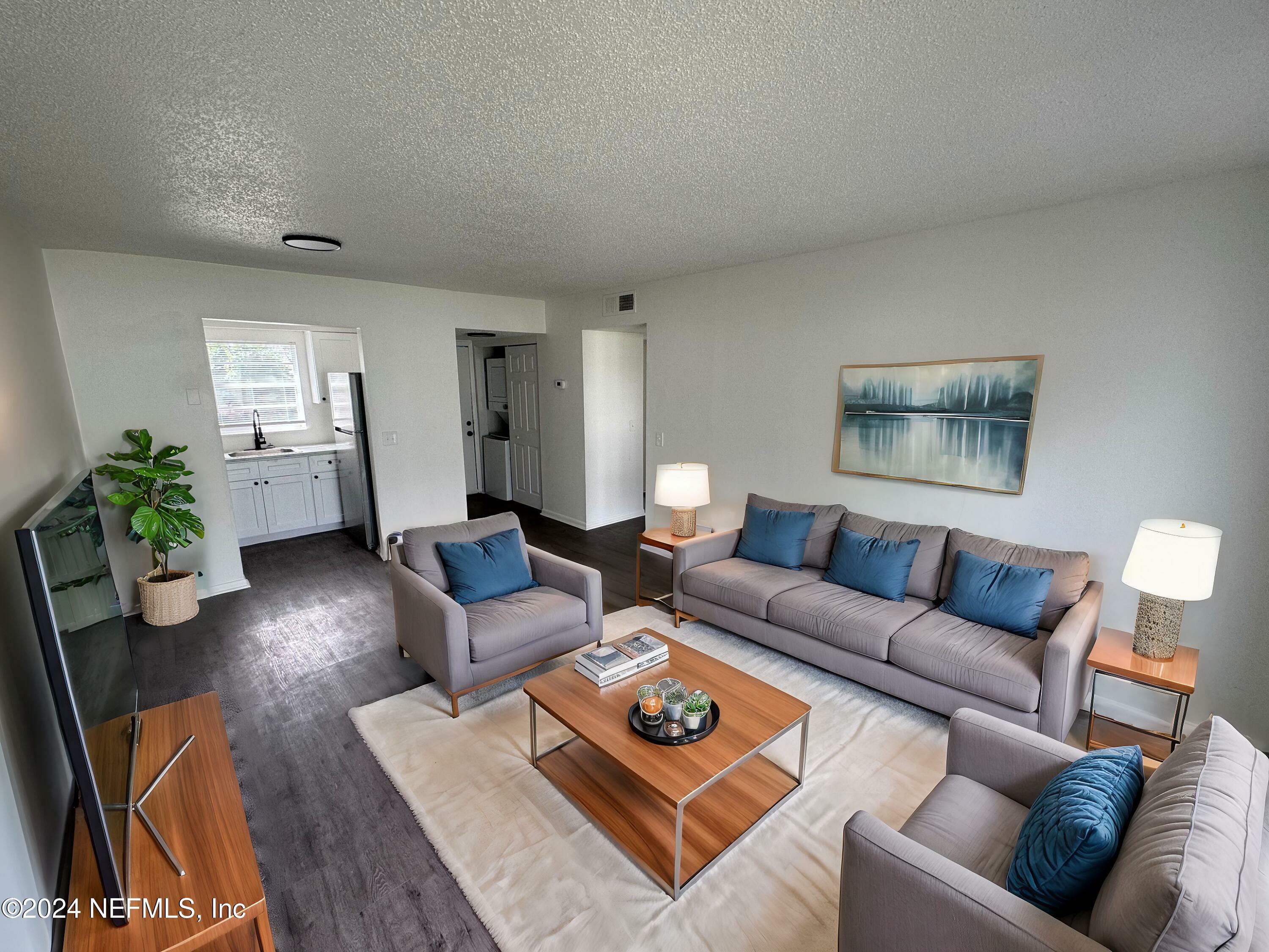 Property Photo: 1533 Pullen Road 3 FL 32216
