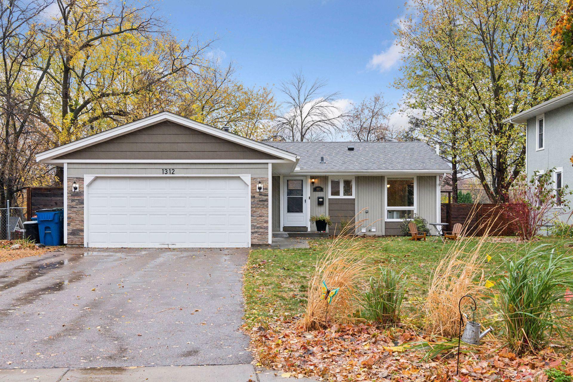 Property Photo:  1312 Independence Avenue N  MN 55427 