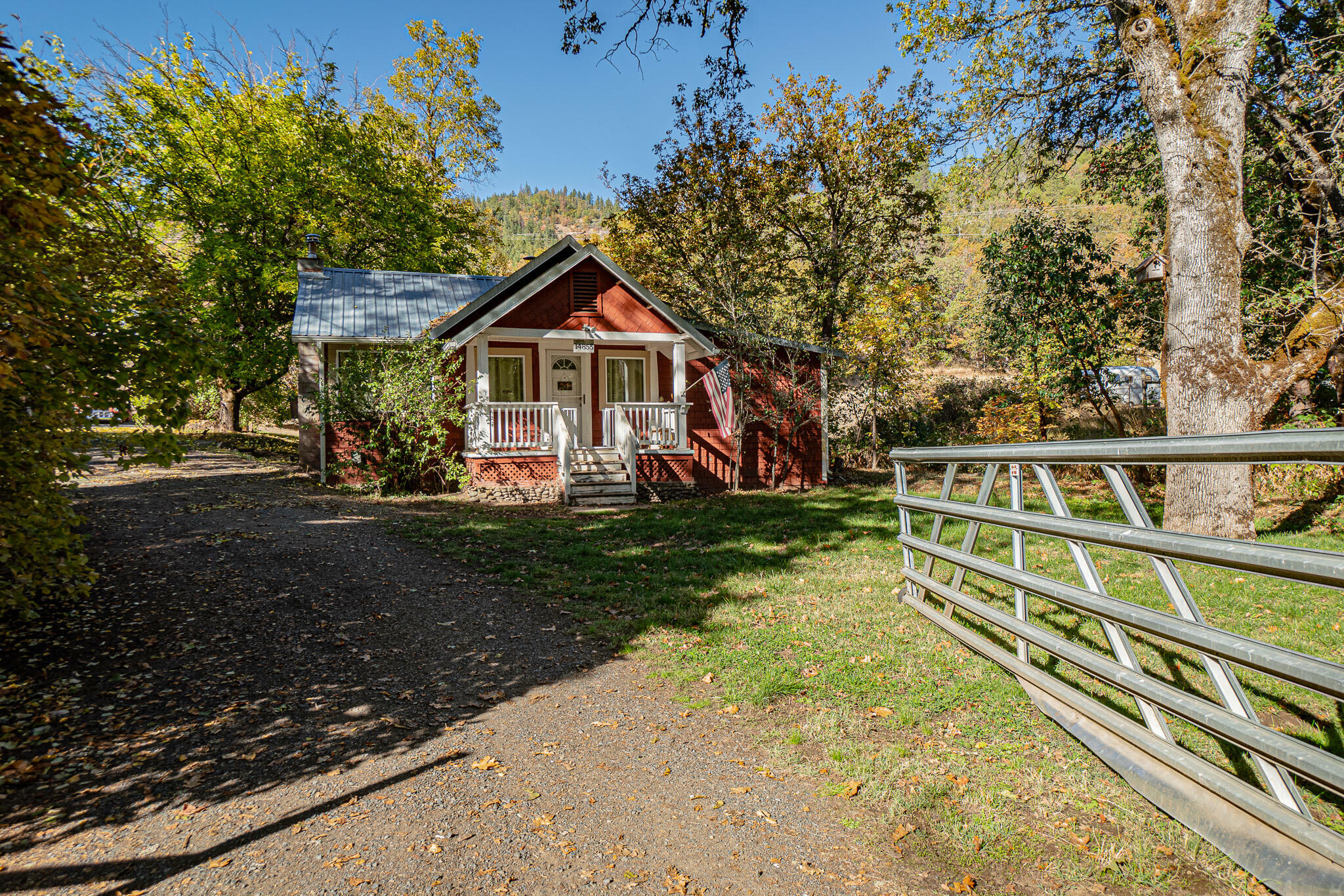 Property Photo:  14855 E Evan'S Creek Road Road  OR 97537 