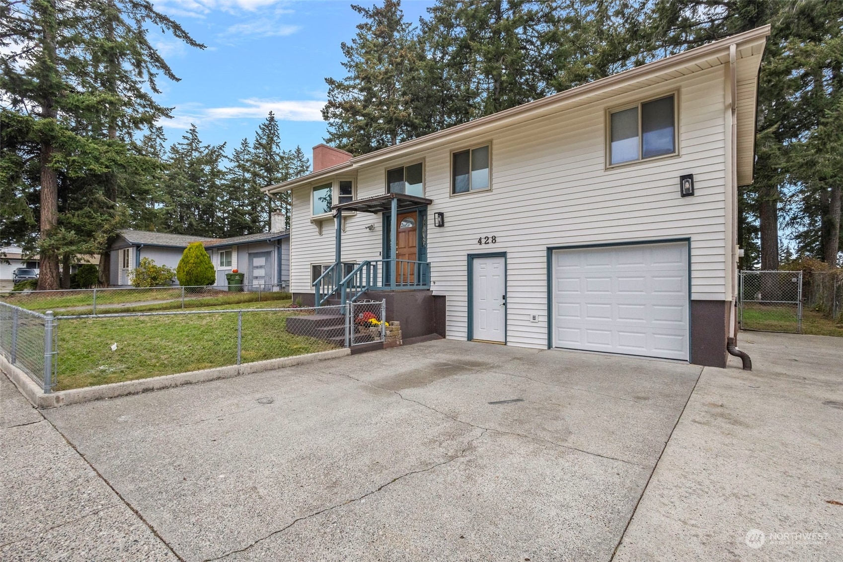 Property Photo:  428 NW 8th Avenue  WA 98277 