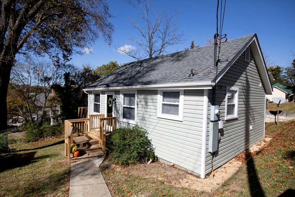 Property Photo:  121 S Bridge St  VA 23901 