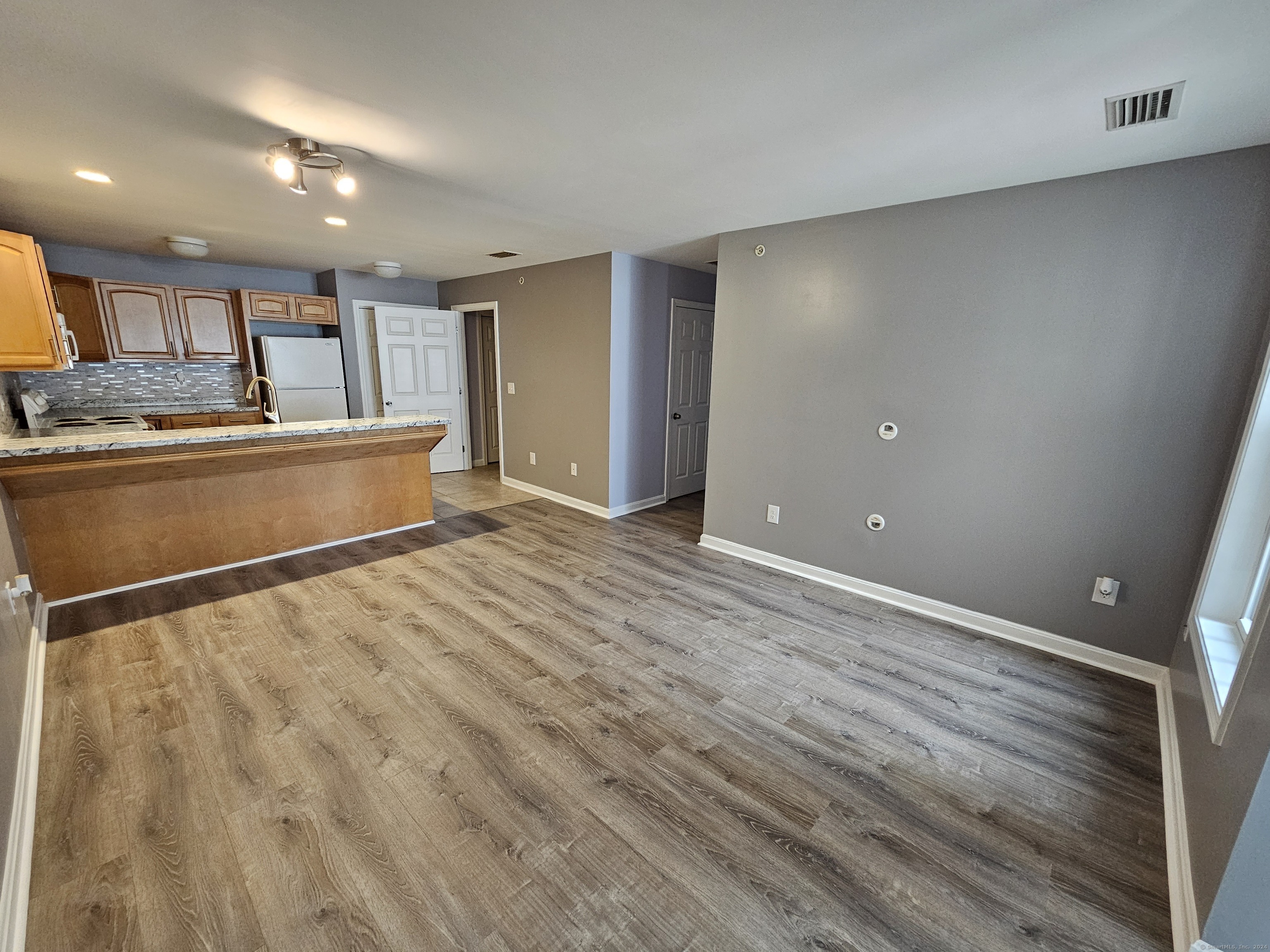 Property Photo:  136 Meridian Street 110  CT 06340 