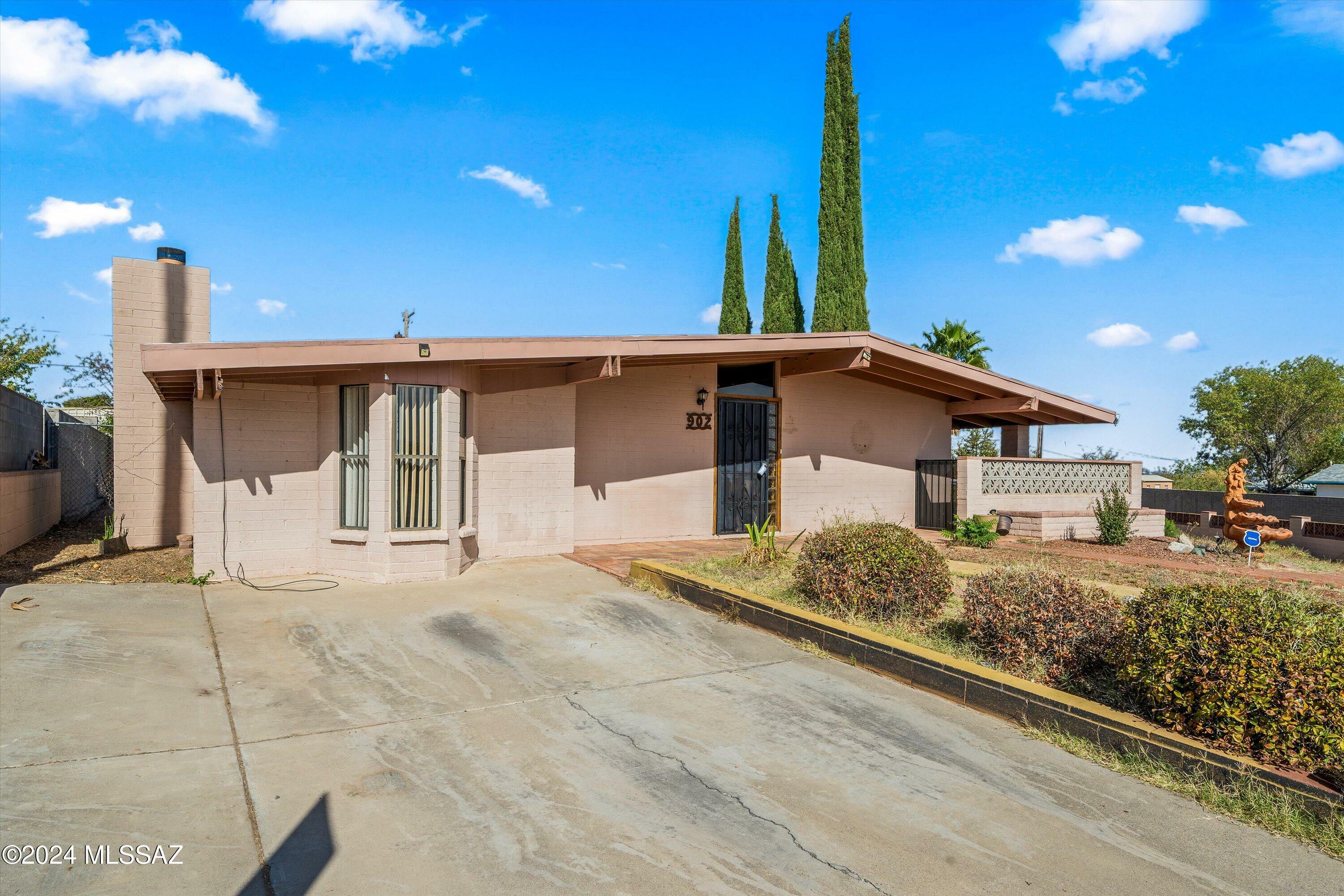 Property Photo:  902 W 2nd Avenue  AZ 85631 