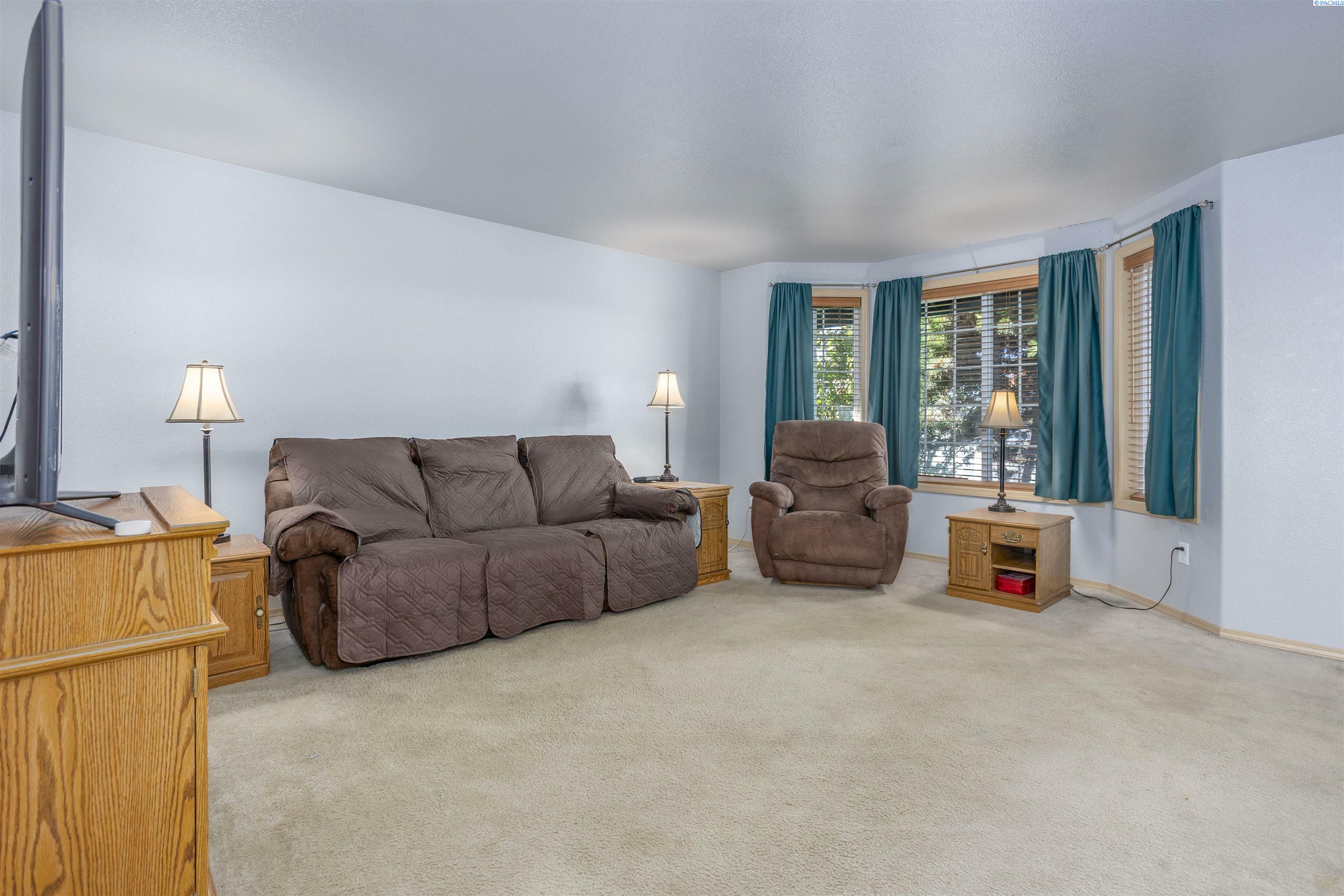 Property Photo:  5103 Flores Lane  WA 99301 