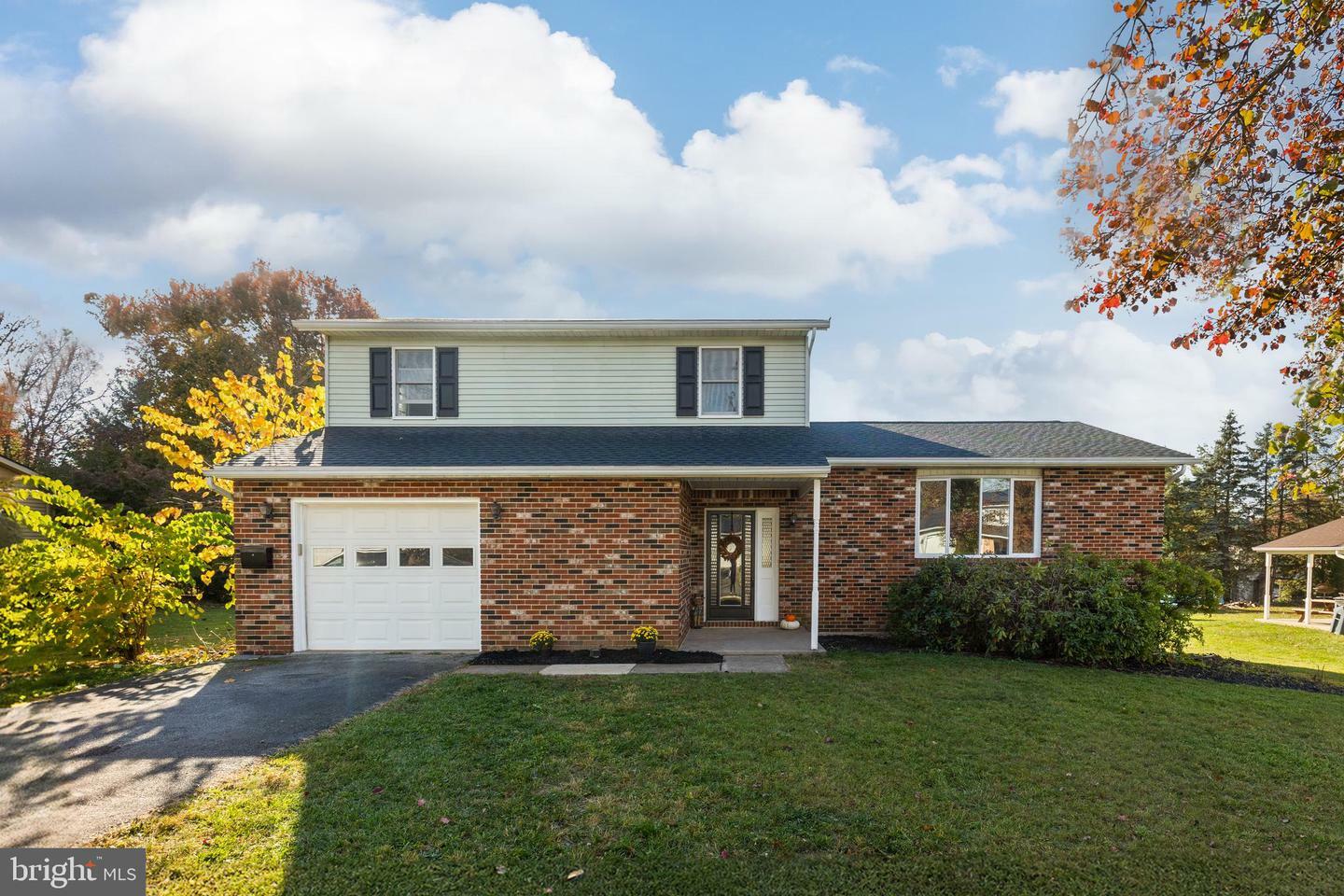 Property Photo: 5719 Meadowbrook Drive PA 17112