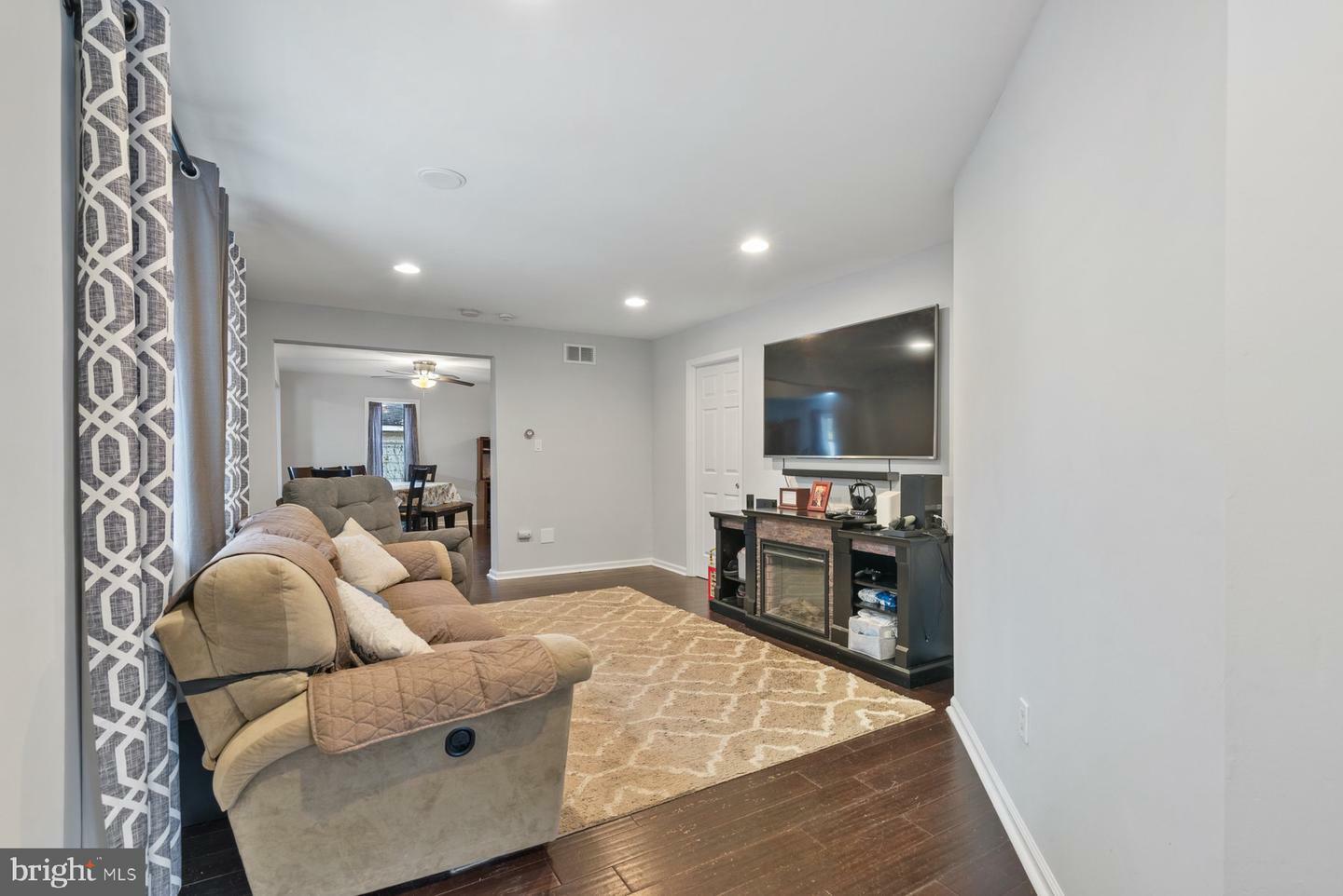 Property Photo:  12 W 8th Avenue  NJ 08021 