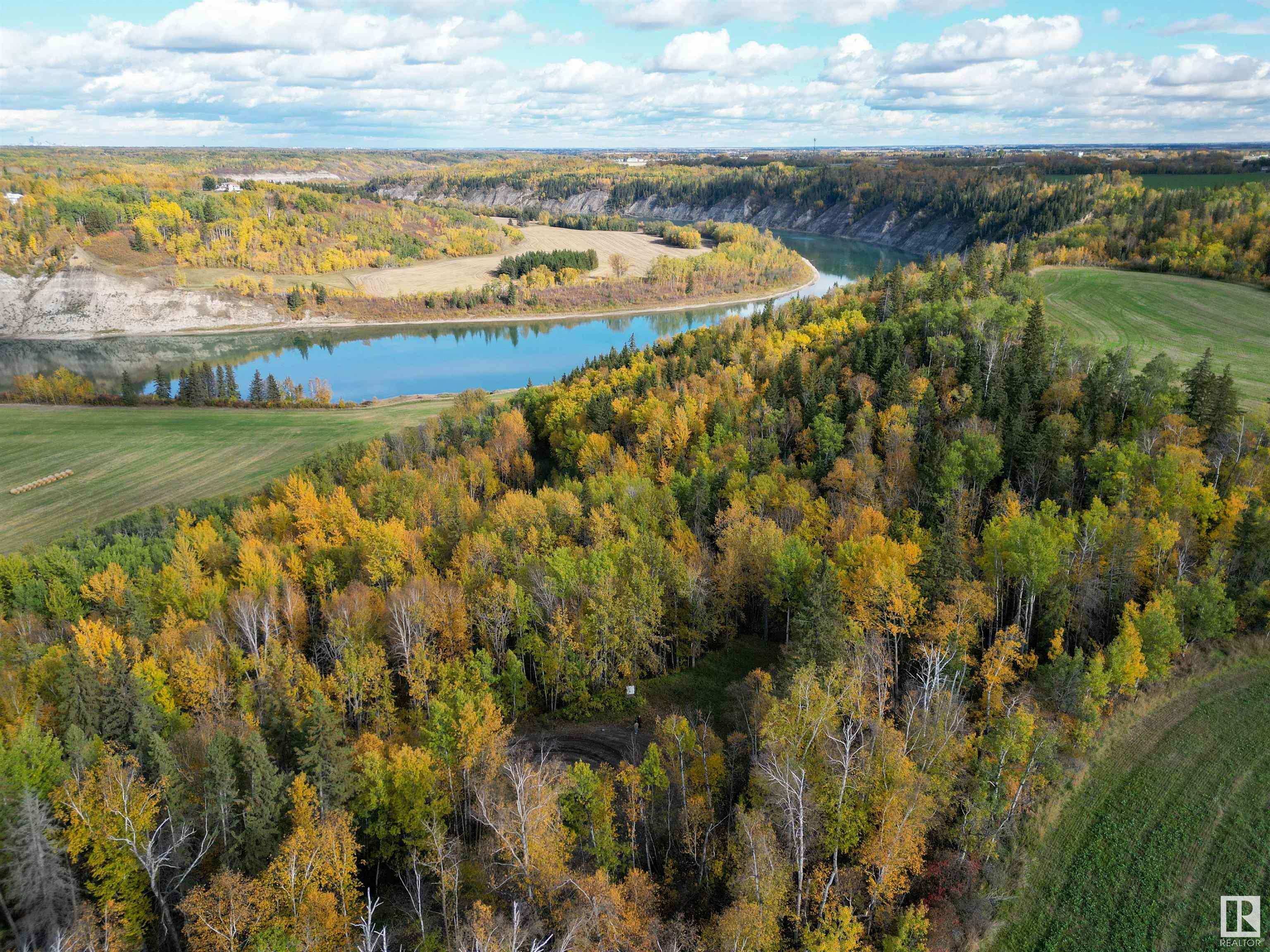 Property Photo:  SW 32 50 26 W4 Devon River Valley  AB T5M 2T8 