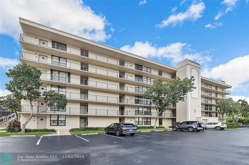 Property Photo:  3 Royal Palm Way 204  FL 33432 