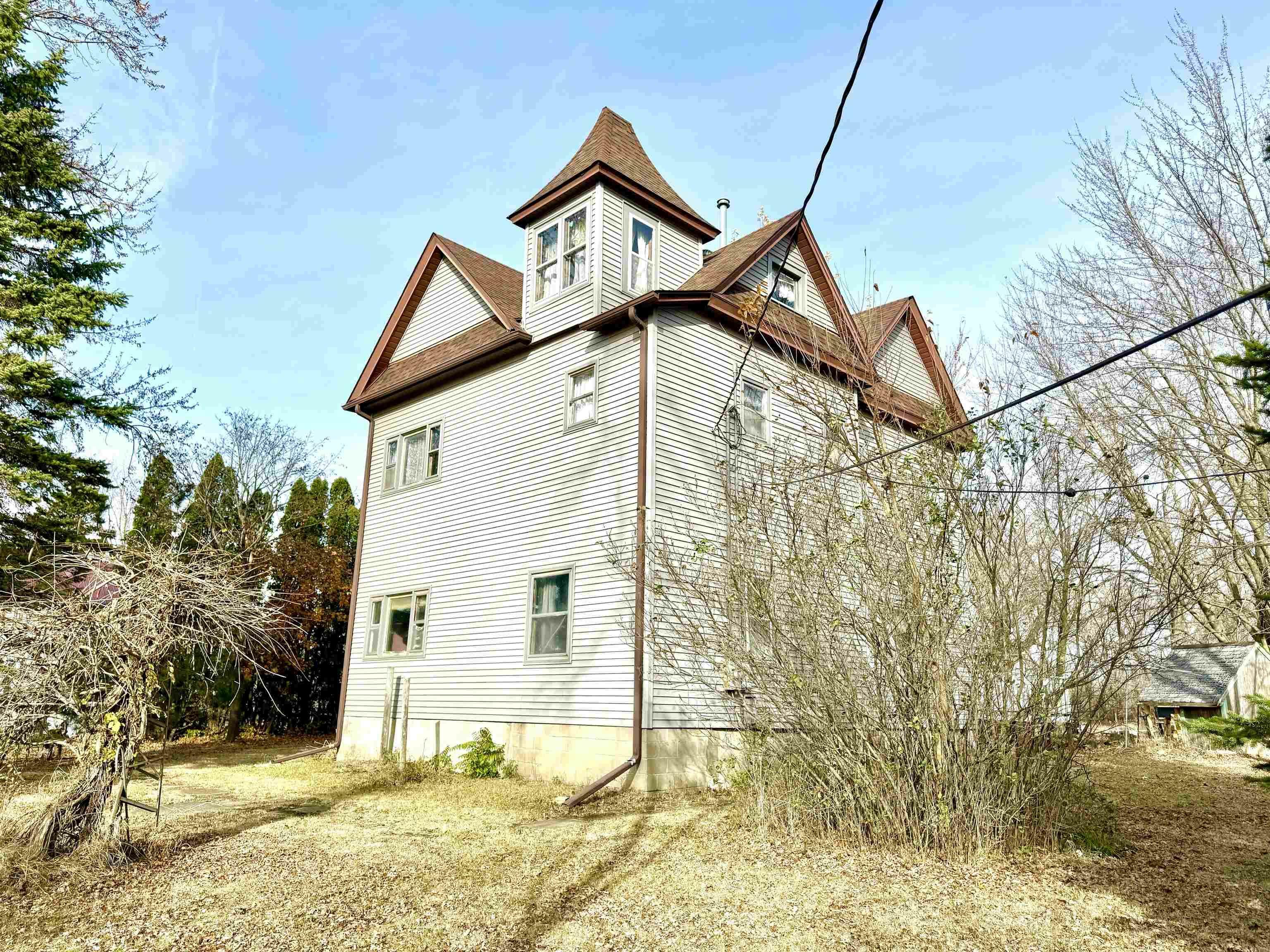 Property Photo:  403 W Charles Street  IA 50662 