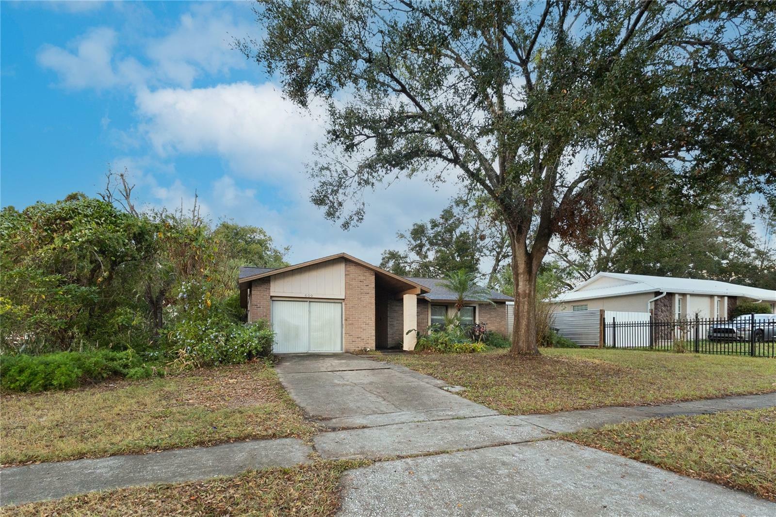 Property Photo:  609 Missionwoode Drive  FL 33584 