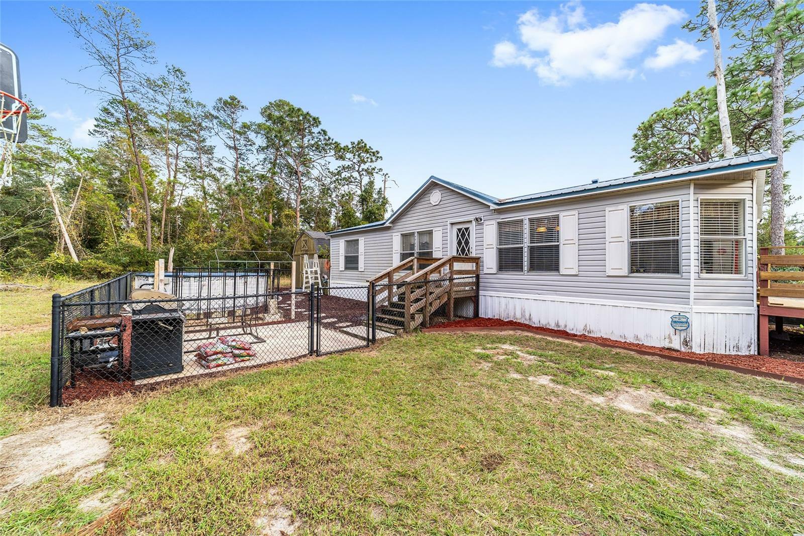 Property Photo:  19702 SE 91st Street  FL 32179 