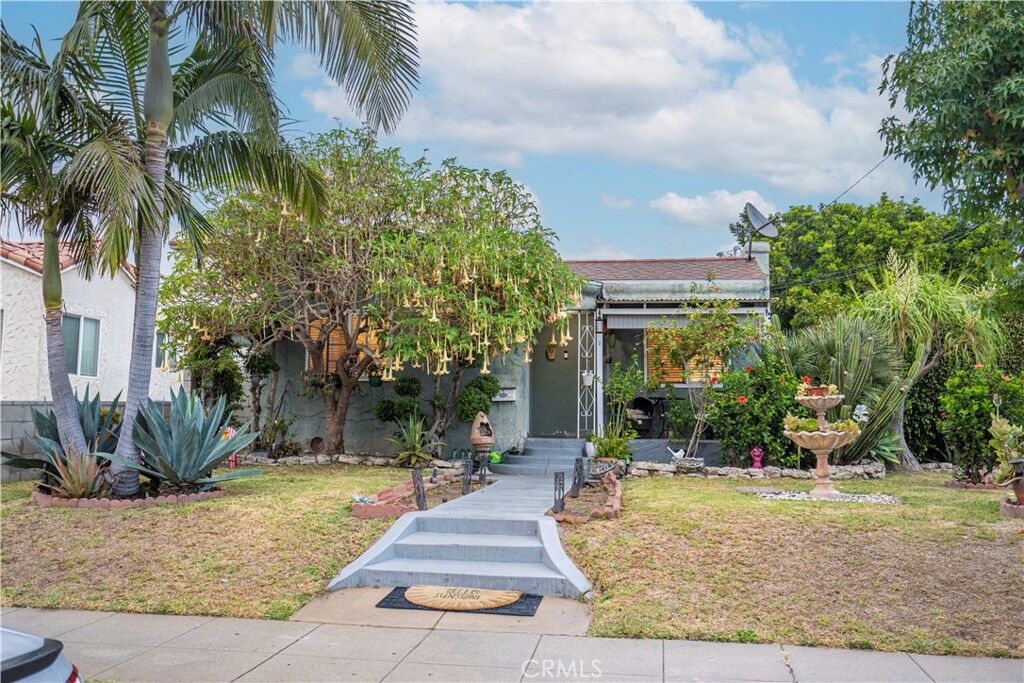 Property Photo:  227 W Hardy Street  CA 90301 
