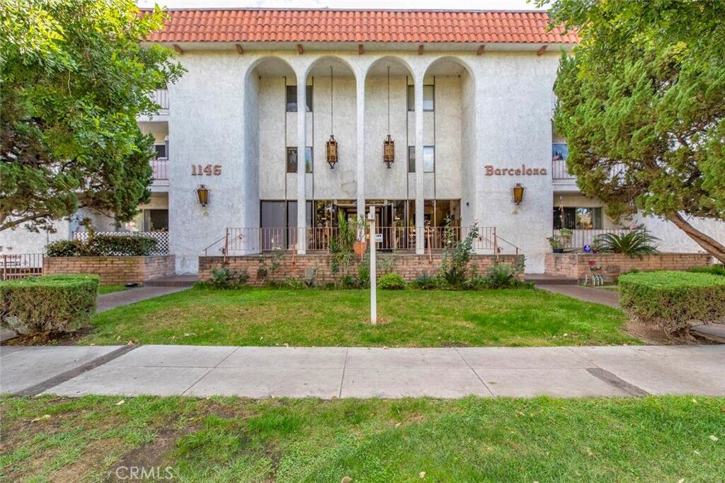 Property Photo:  1146 E Lexington Drive 20  CA 91206 