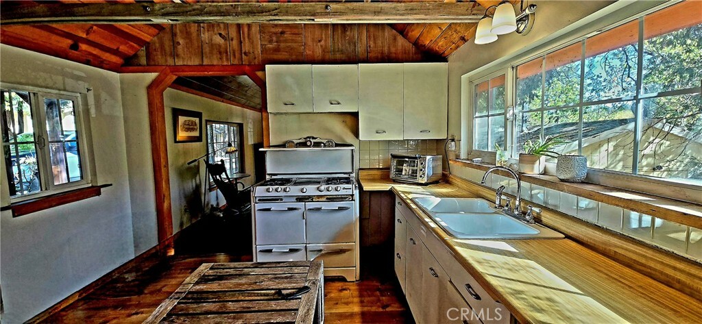 Property Photo:  21661 Crest Forest Drive  CA 92322 