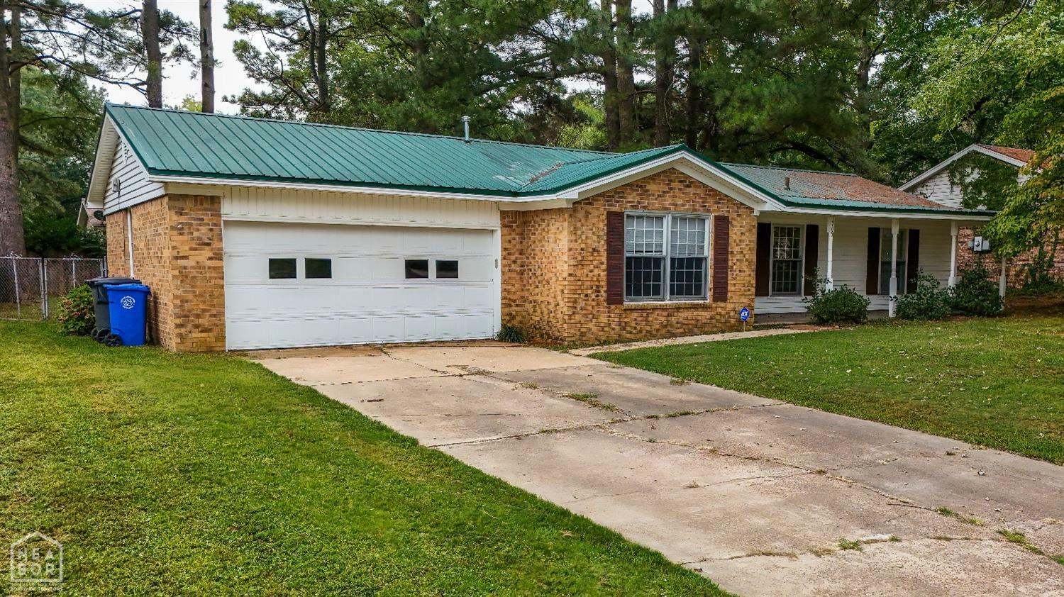 Property Photo:  1705 Colonial Road  AR 72401 