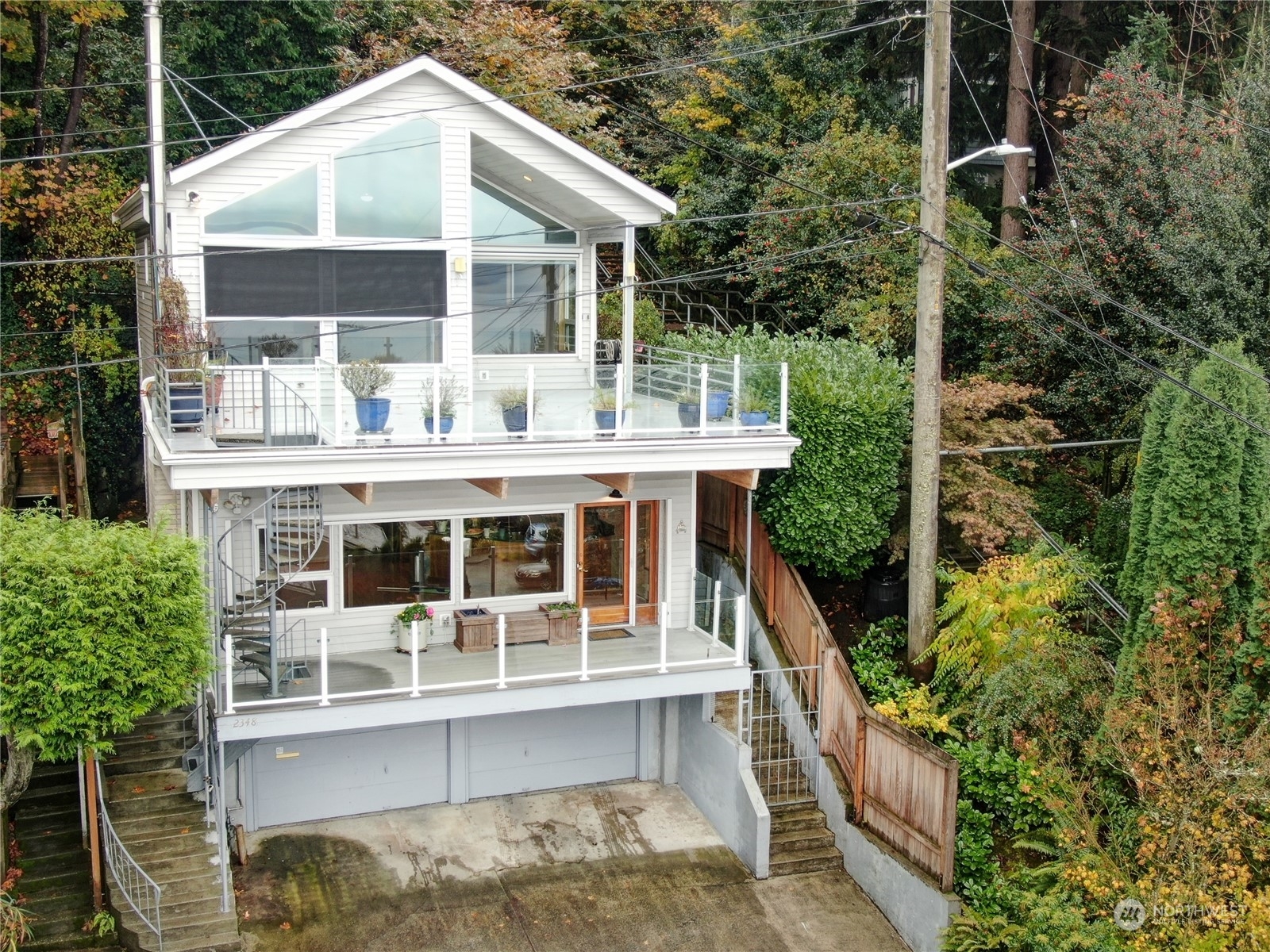 Property Photo:  2348  Halleck Avenue SW  WA 98116 