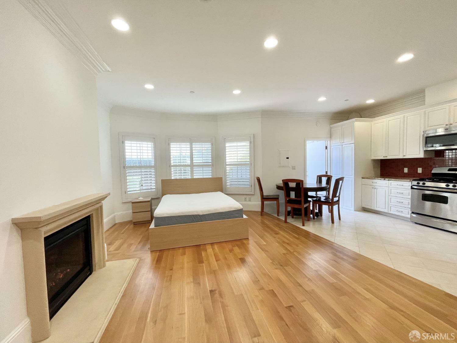 Property Photo: 612 Clayton Street 4 CA 94117