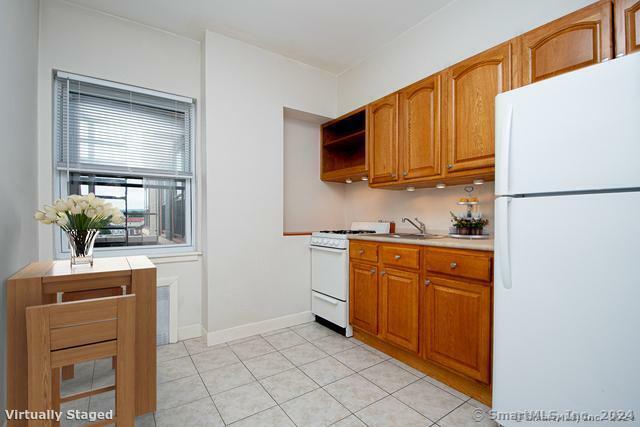 Property Photo:  230 Farmington Avenue Apt F1  CT 06105 