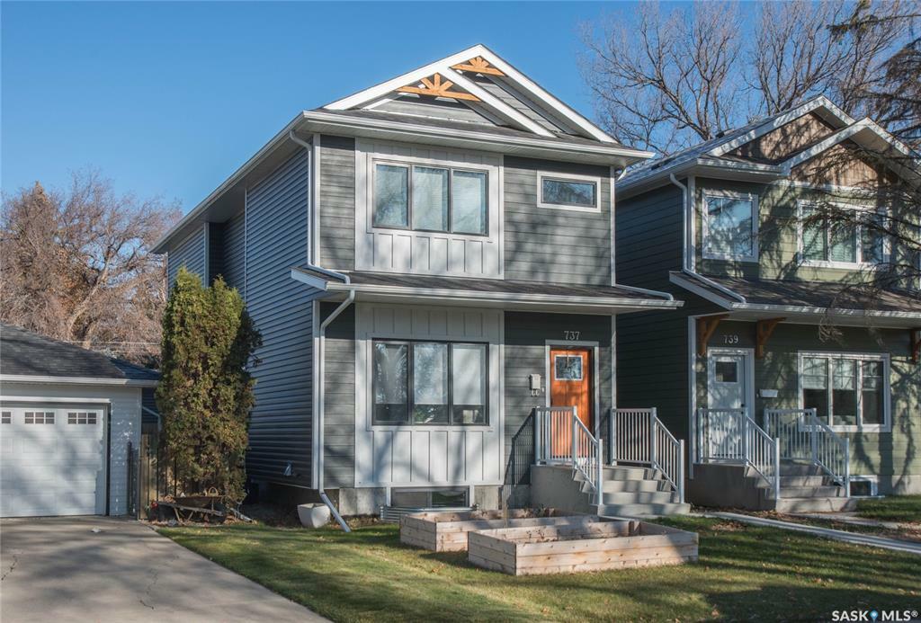 Property Photo:  737 1st Street E  SK S7H 1S9 