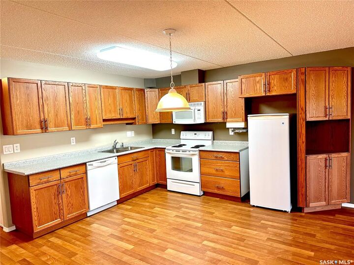 Property Photo: 2006 7th Street 205 SK S0K 3R0