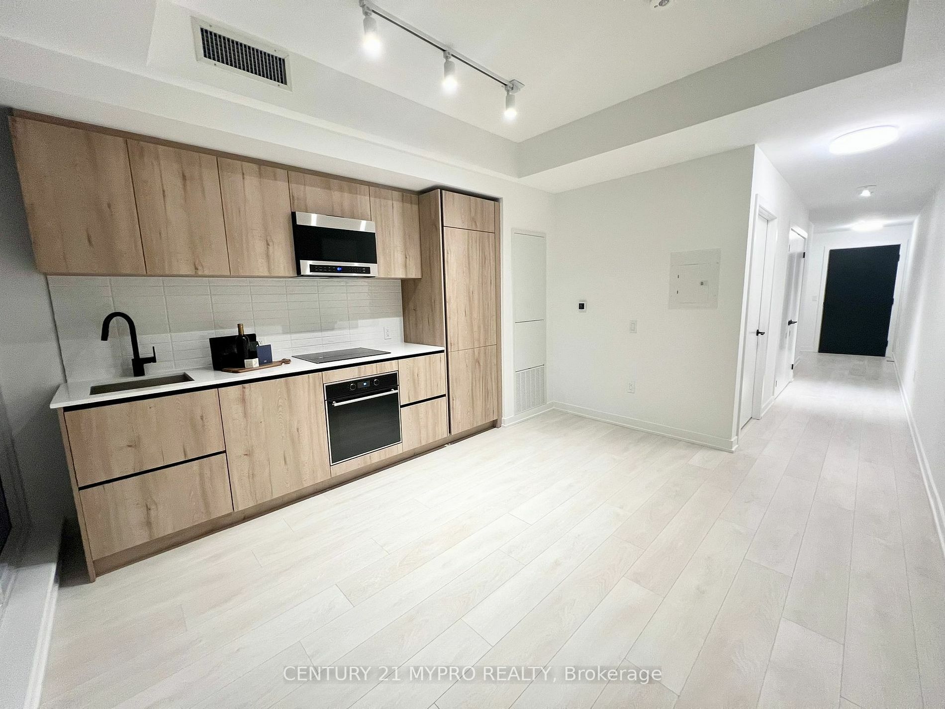 Photo de la propriété:  127 Broadway Ave 204  ON M4P 1V8 