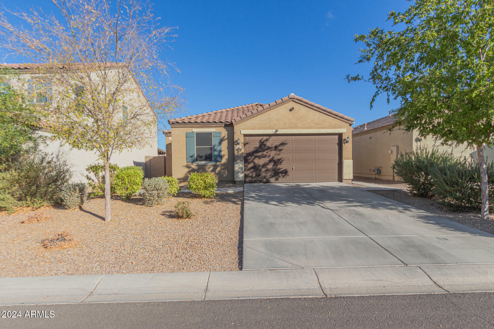 Property Photo:  1048 W Lowell Drive  AZ 85140 