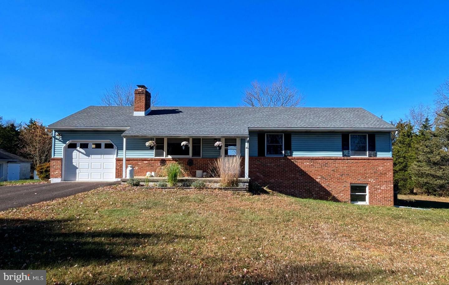 Property Photo:  1344 W Campbell Road  PA 18054 