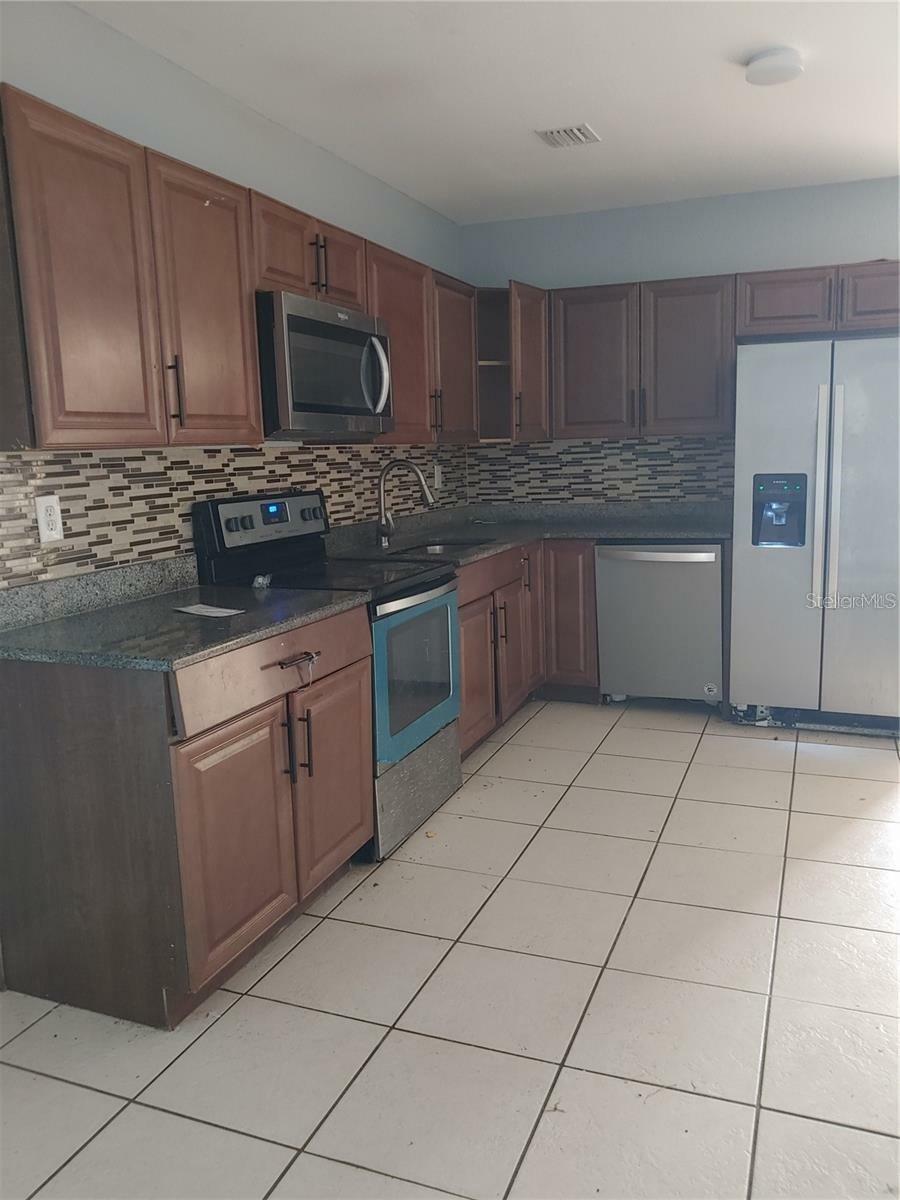 Property Photo:  1014 San Domingo Road  FL 32808 