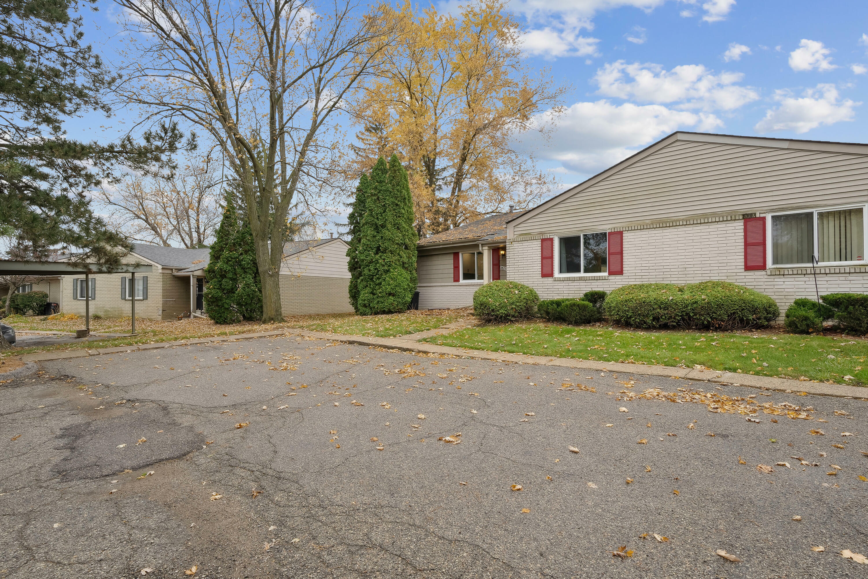 Property Photo:  26291 Franklin Pointe Drive  MI 48034 