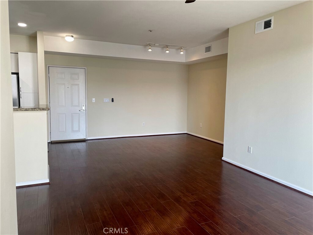 Property Photo:  1801 E Katella Avenue 4043  CA 92805 