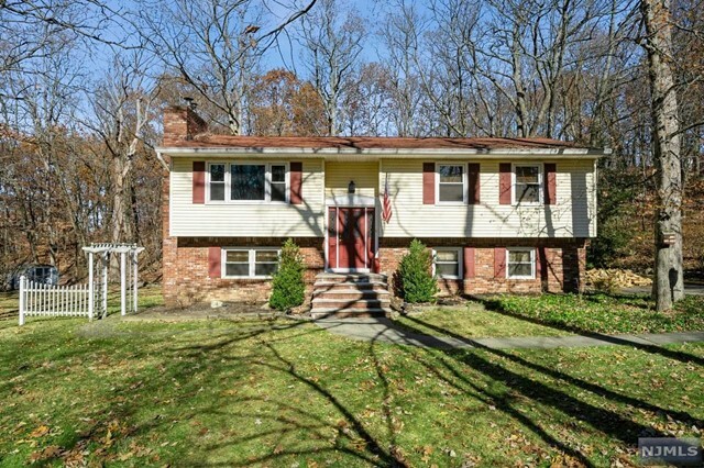 Property Photo:  21 Elm Tree Road  NJ 07422 