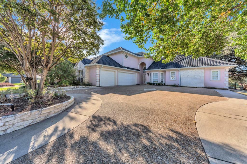 Property Photo: 8517 Woodlake Circle TX 76179