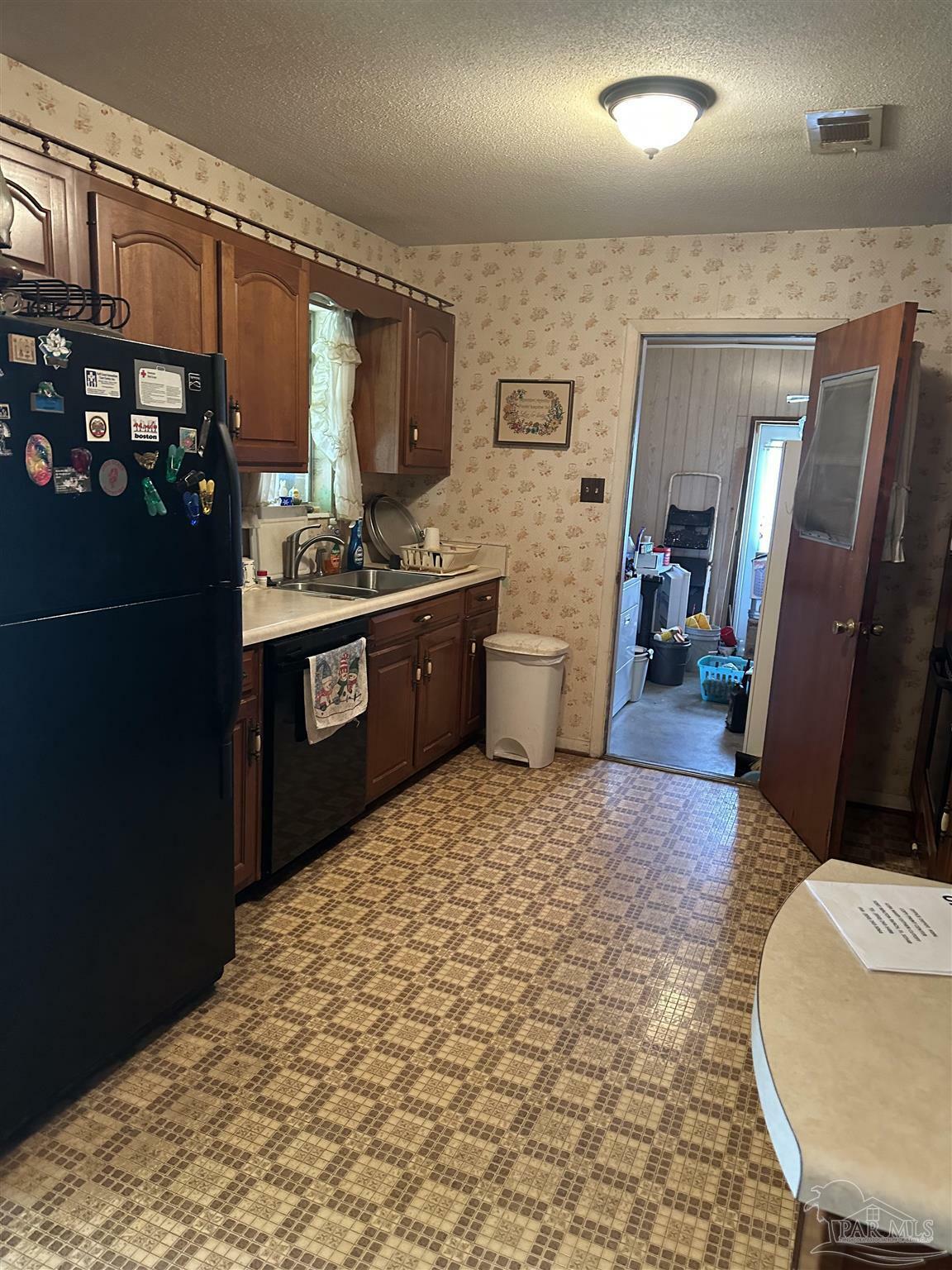 Property Photo: 218 NW Martisa Rd FL 32548
