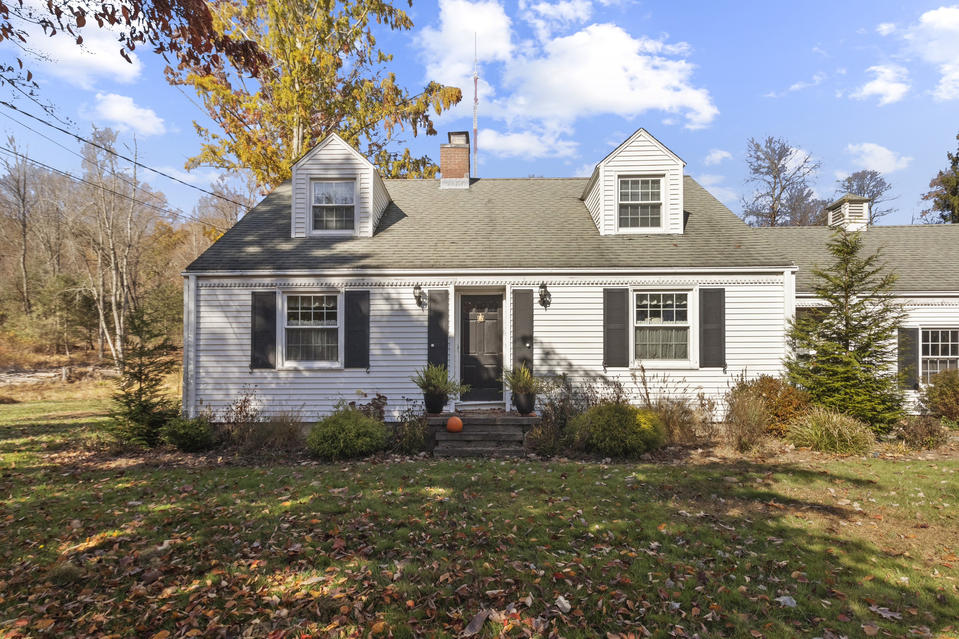 Property Photo:  1333 West Woods Road  CT 06518 