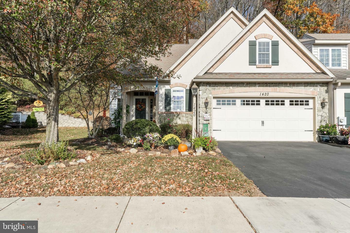 Property Photo:  1420 N Red Maple Way  PA 19335 