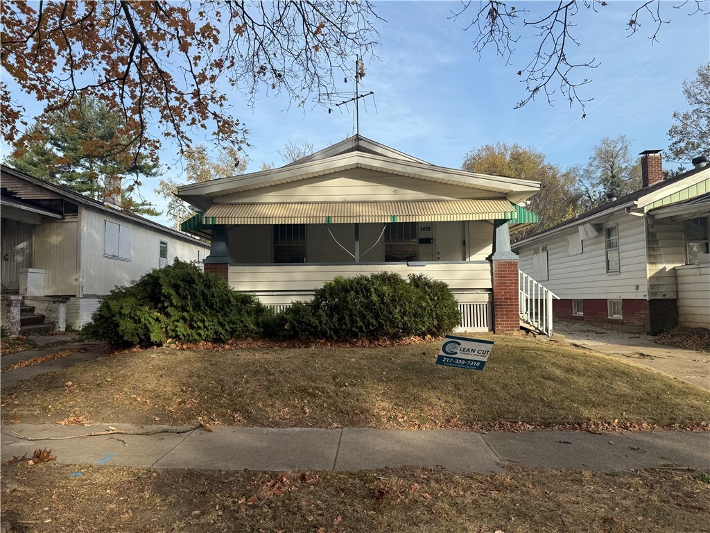 Property Photo:  1390 N Huron Street  IL 62526 