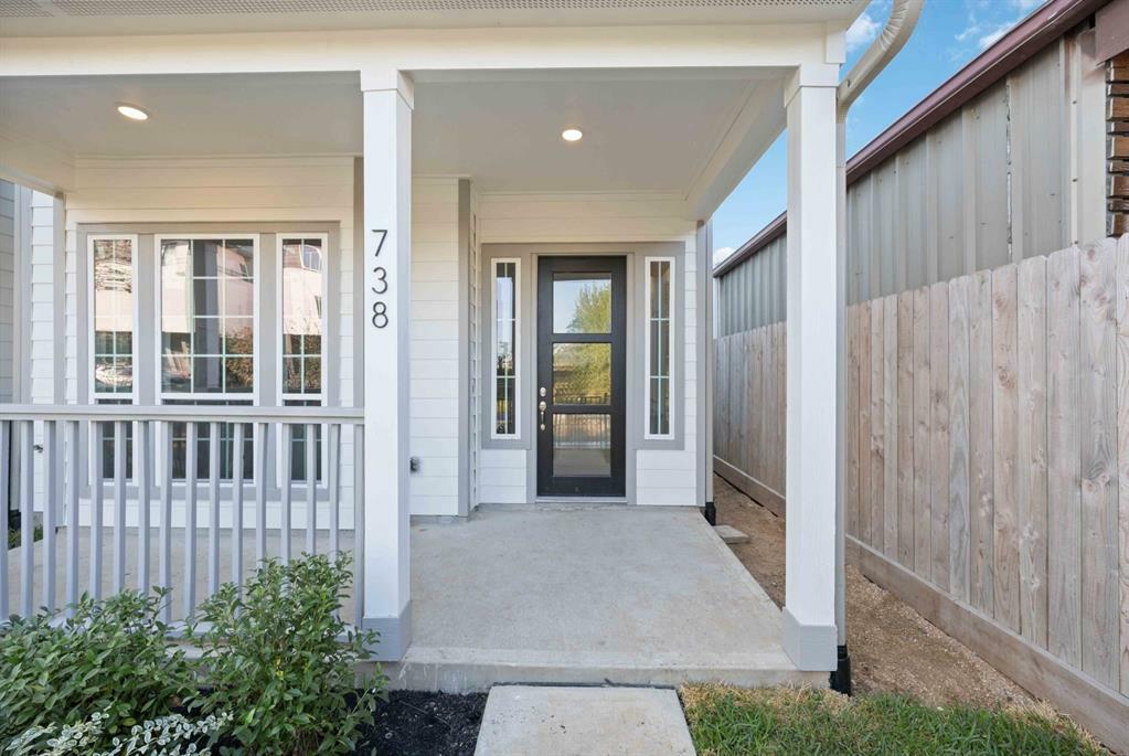 Property Photo:  738 W 21st Street  TX 77008 