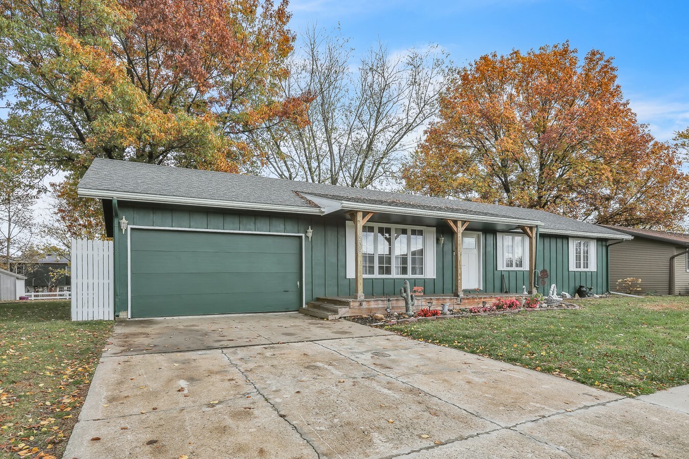 Property Photo:  1209 Robin Street  IA 50138 