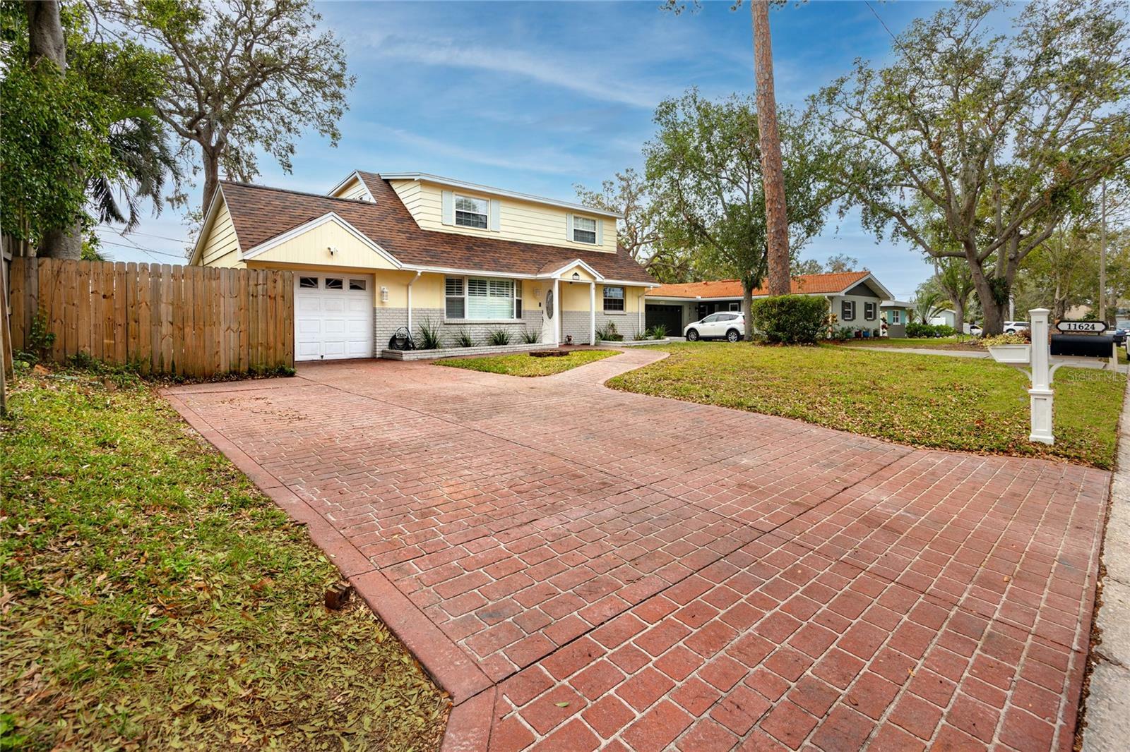 Property Photo:  11624 Pinedale Avenue  FL 33772 