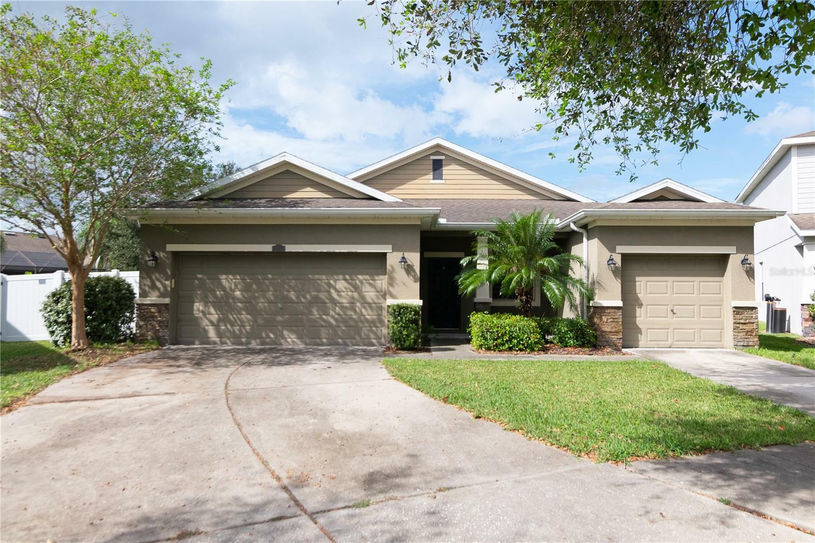 Property Photo:  12234 Fairlawn Drive  FL 33579 