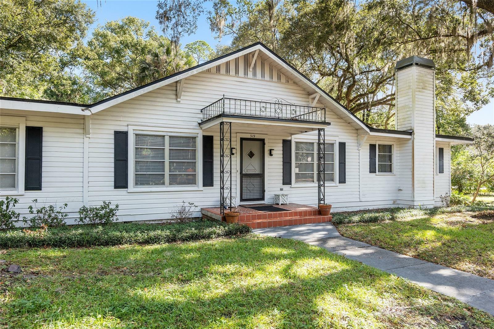 Property Photo:  319 NW 21st Street  FL 32603 