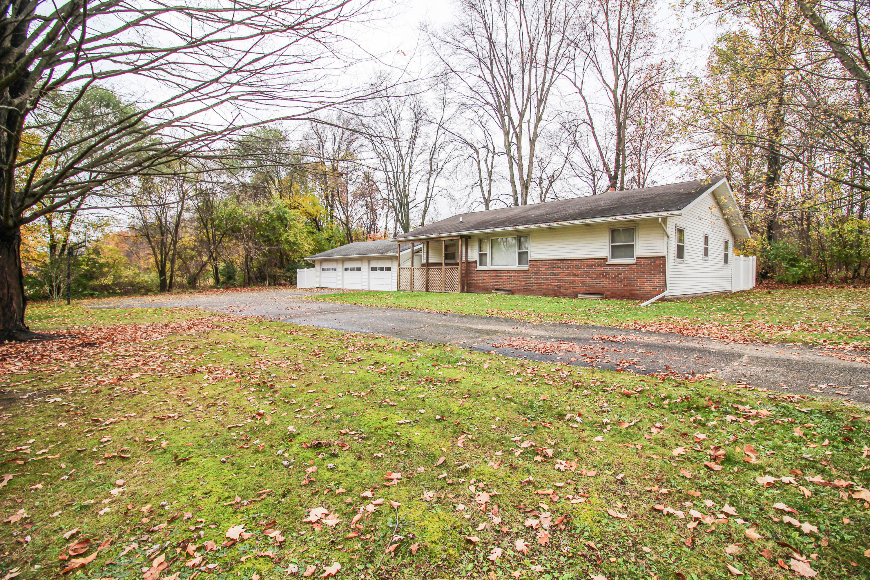 Property Photo:  15289 Millard Road  MI 49093 