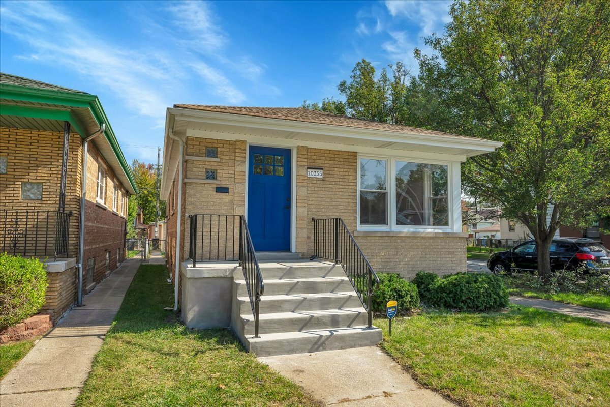 Property Photo:  10355 S Calhoun Avenue  IL 60617 