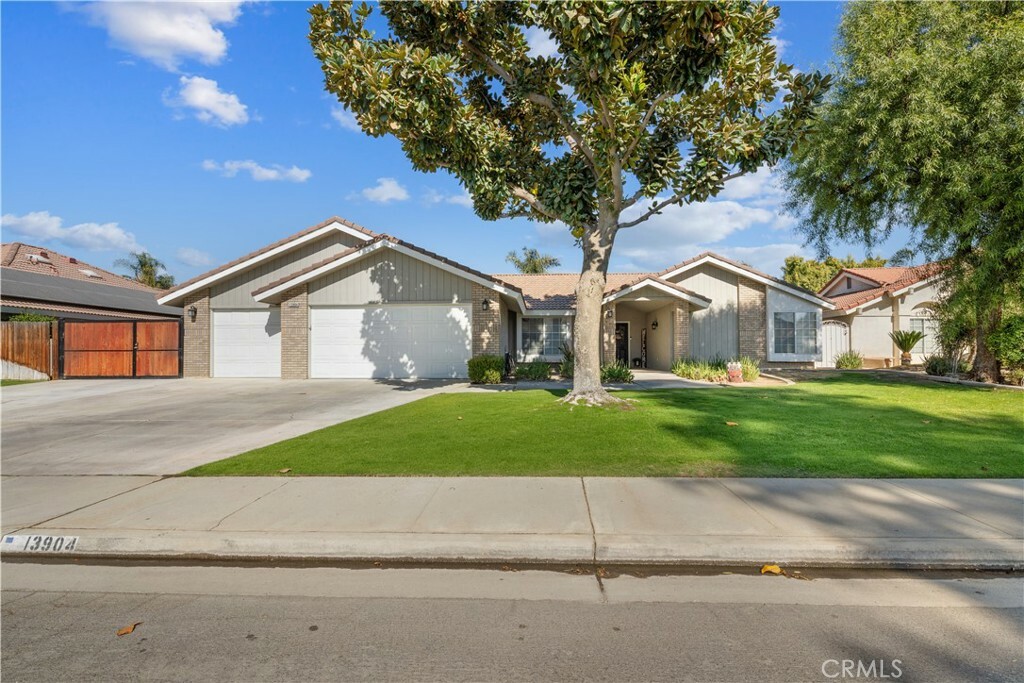 Property Photo:  13904 Fremantle Court  CA 93314 