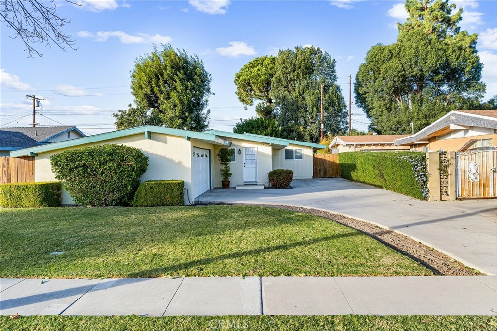 Property Photo: 1413 W Colonial Avenue CA 92802