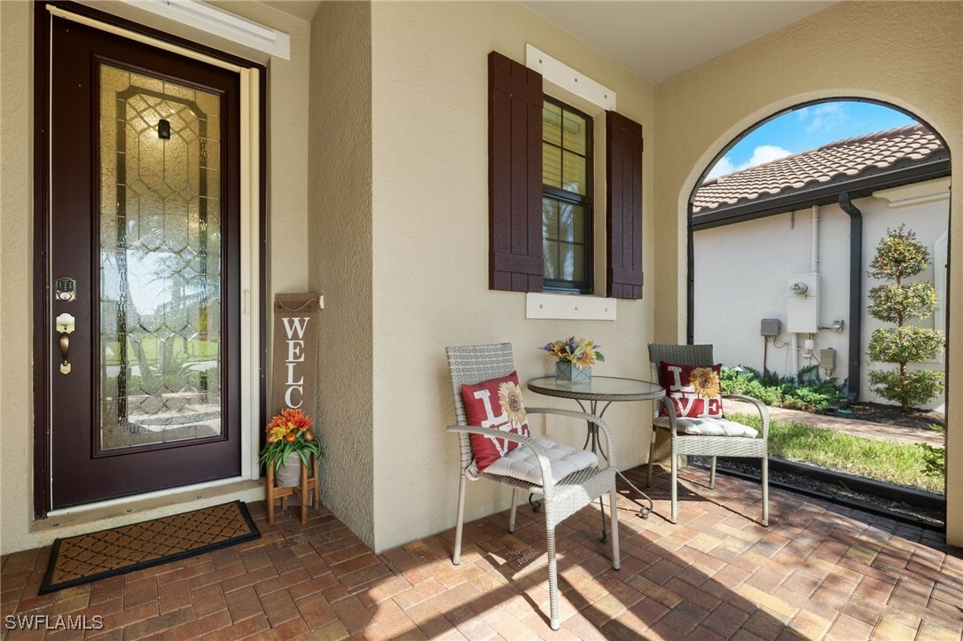 Property Photo: 1586 Marton Court FL 34113