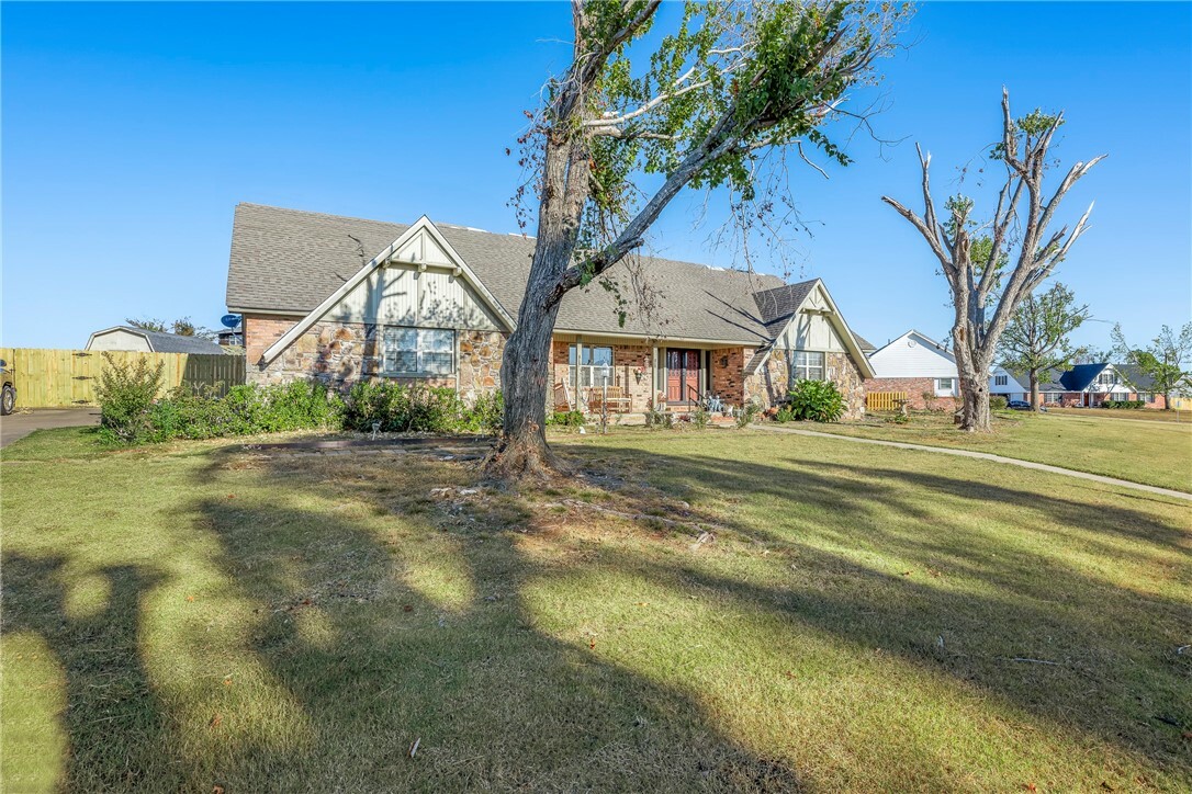 Property Photo:  815 S Chateau Drive  AR 72758 