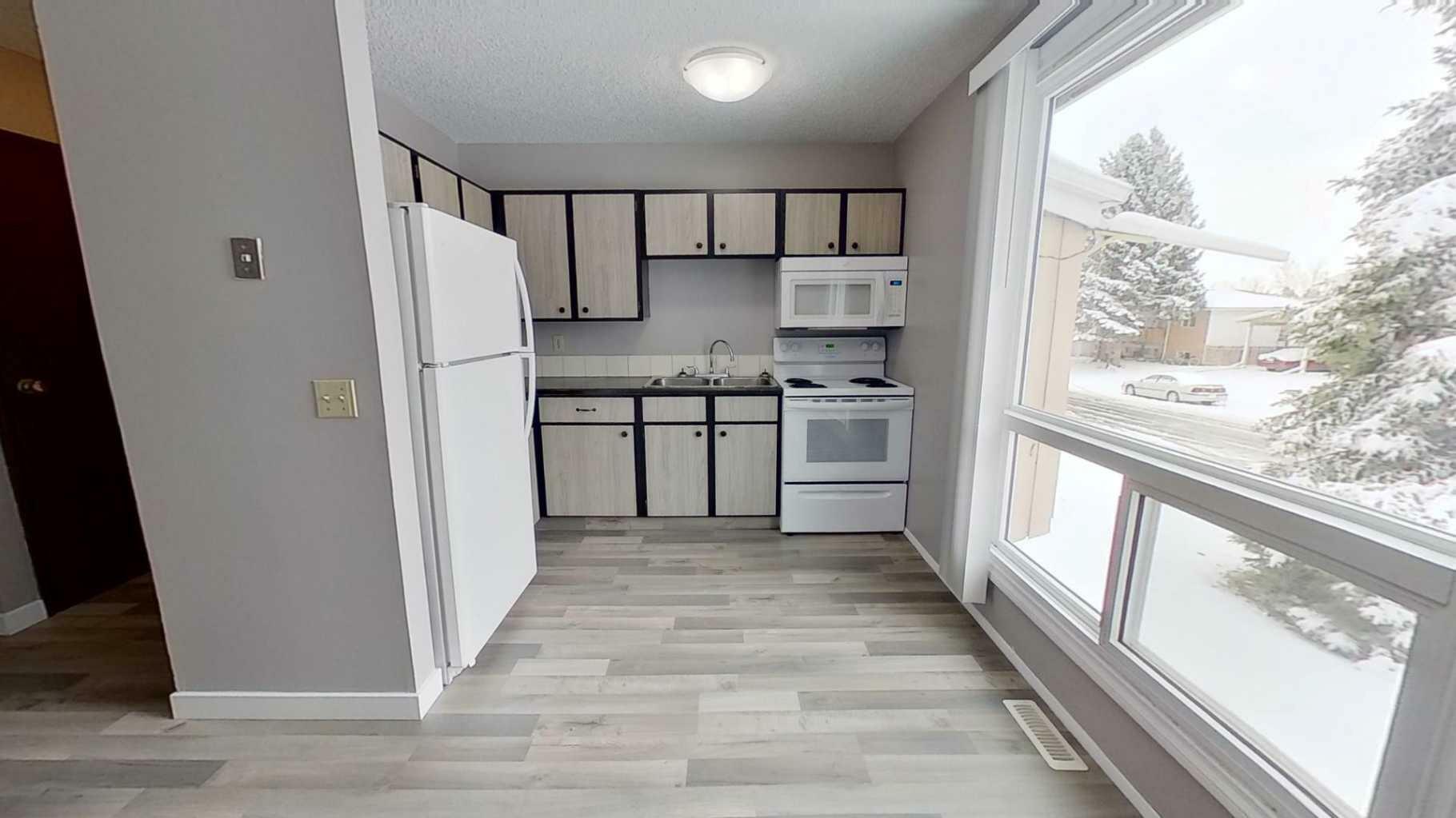 Property Photo:  5952 45 Avenue A  AB T4L 1V7 