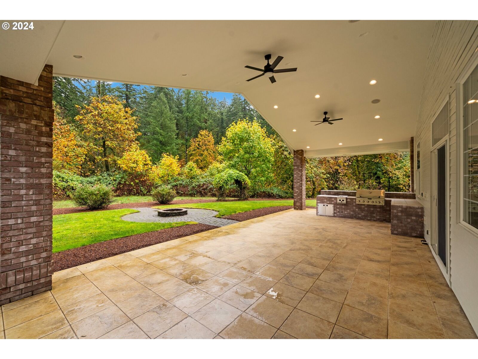 Property Photo: 7474 Battle Creek Rd OR 97317