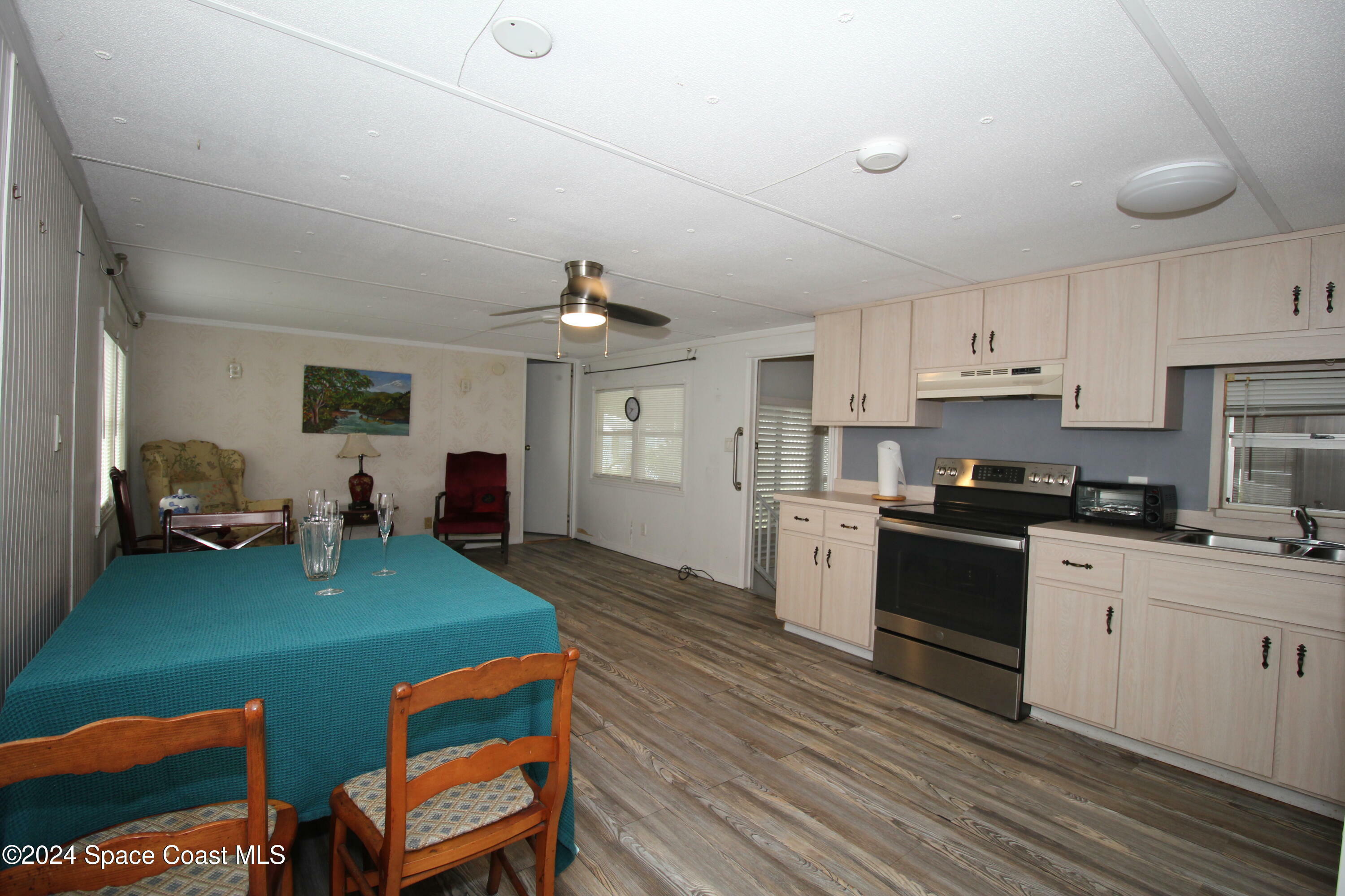 Property Photo:  1175 Greenview Court NE  FL 32907 